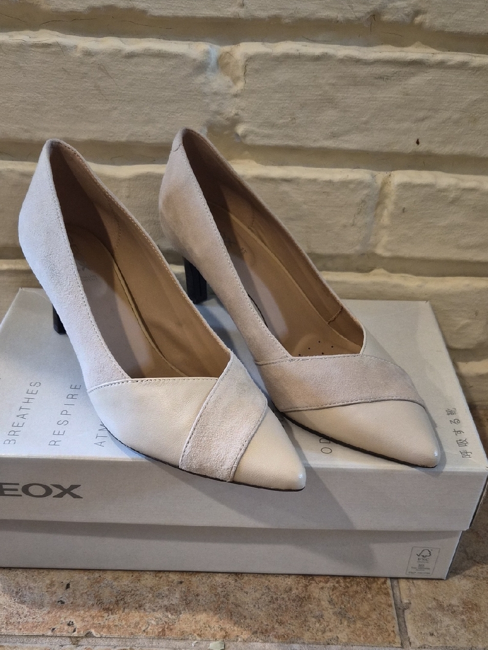 Geox Women's Cream and Tan Heels